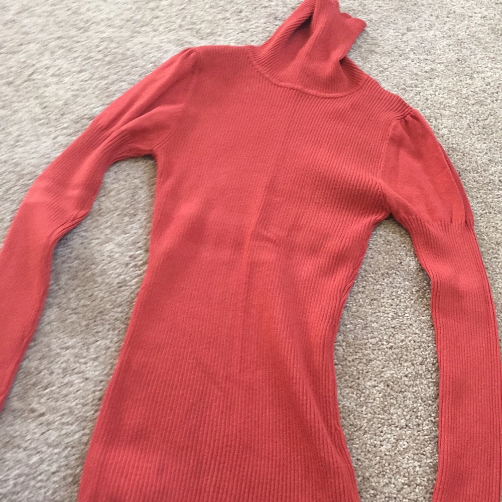 FITTED SWEATER TURTLE NECK RUST COLOR SIZE SMALL